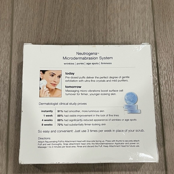 Neutrogena Microdermabrasion System Applicator & 12 Rejuvenating Puffs SEALED - Picture 3 of 4